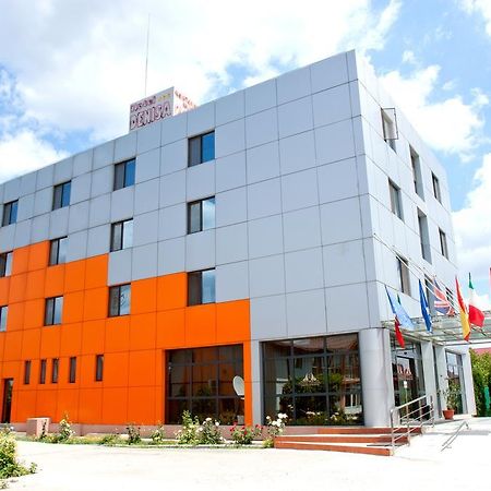 Denisa Hotel Otopeni Zewnętrze zdjęcie